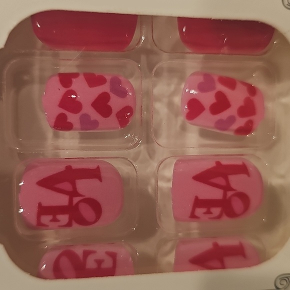 Beautiful Nail Press On Hearts And Stripes New In Box #3-#4 - Picture 4 of 6